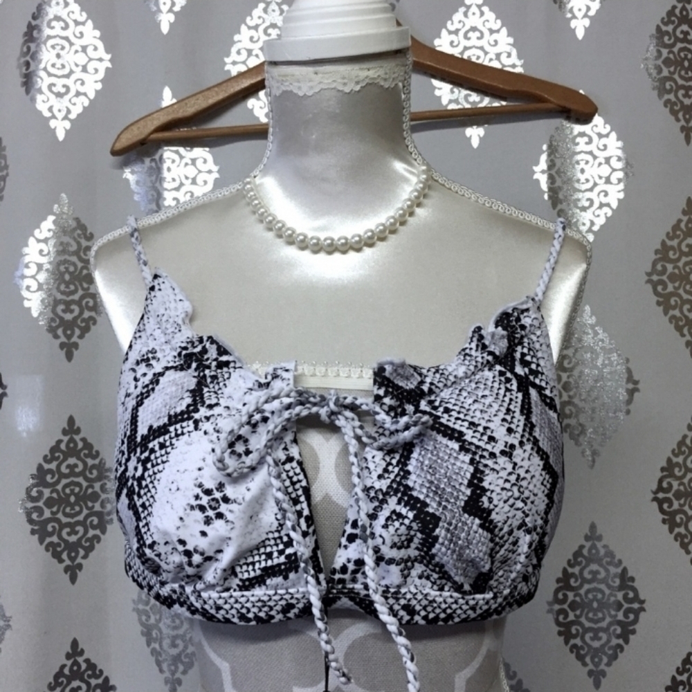 Zaful NWT Snakeskin Bikini Top Size 6